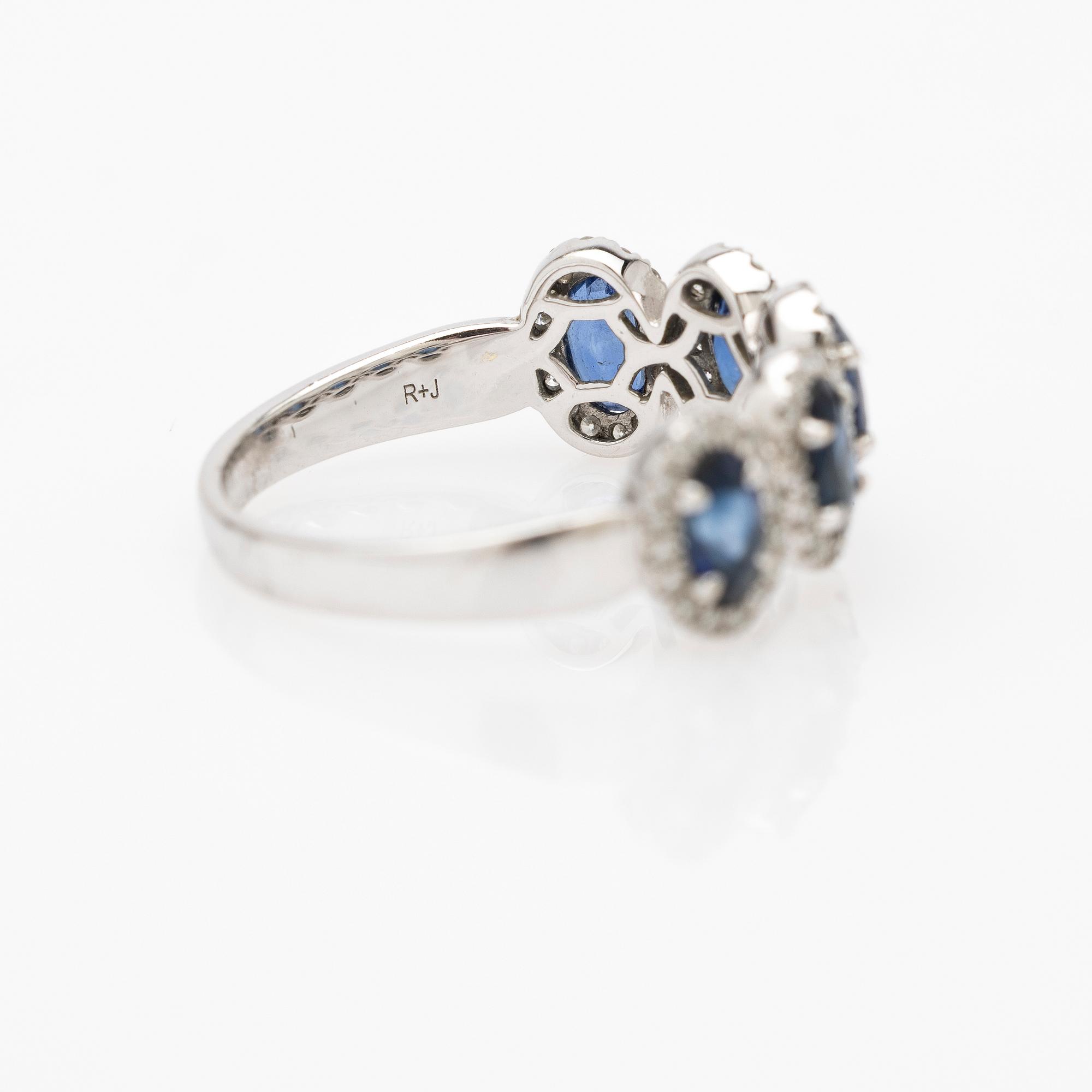 Ring, 14K gold with sapphires and brilliant-cut diamonds.