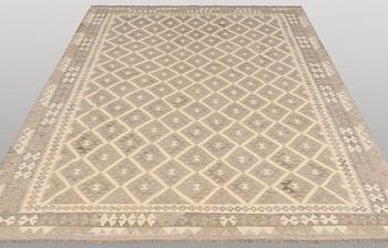 A carpet, Kilim, ca 295 x 211 cm.
