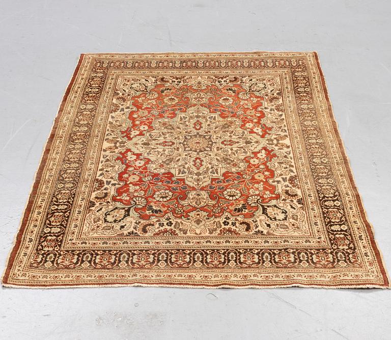 Matta, Antik Täbris, s.k. Hadjalili, ca 169 x 121-125 cm.