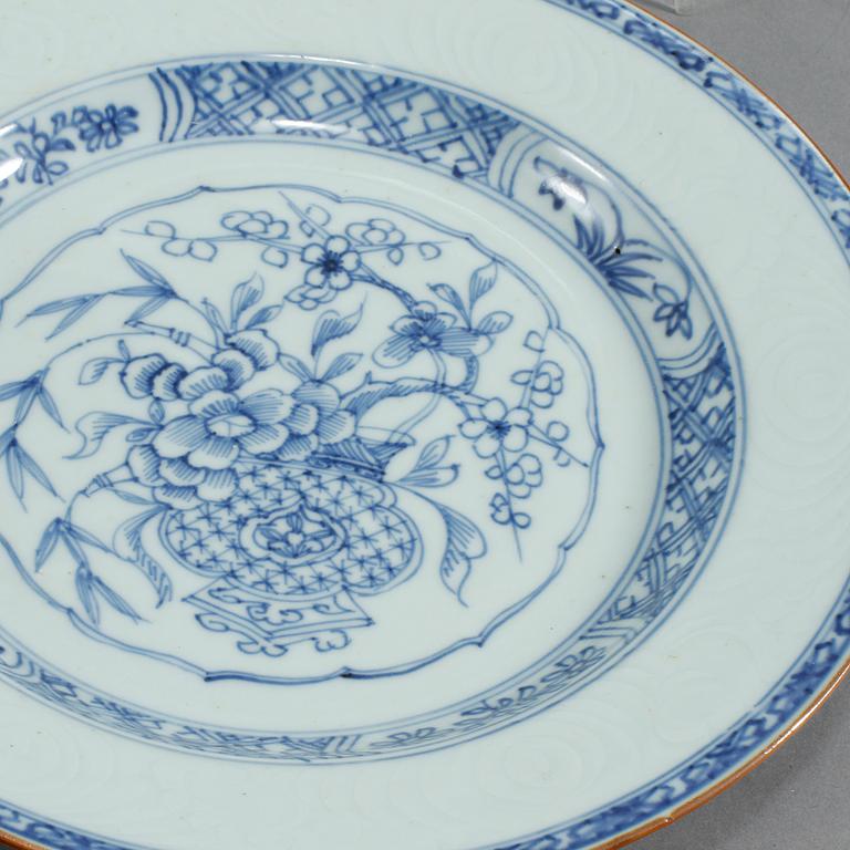 TALLRIKAR, 12 st, porslin, Kina, 1700-tal.