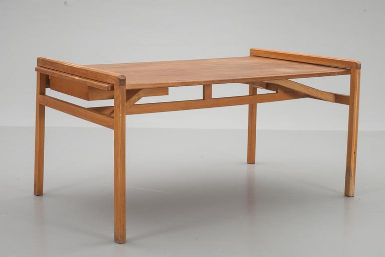 A Marianne von Münchow Swedish Modern beech desk with chair, 1950's.