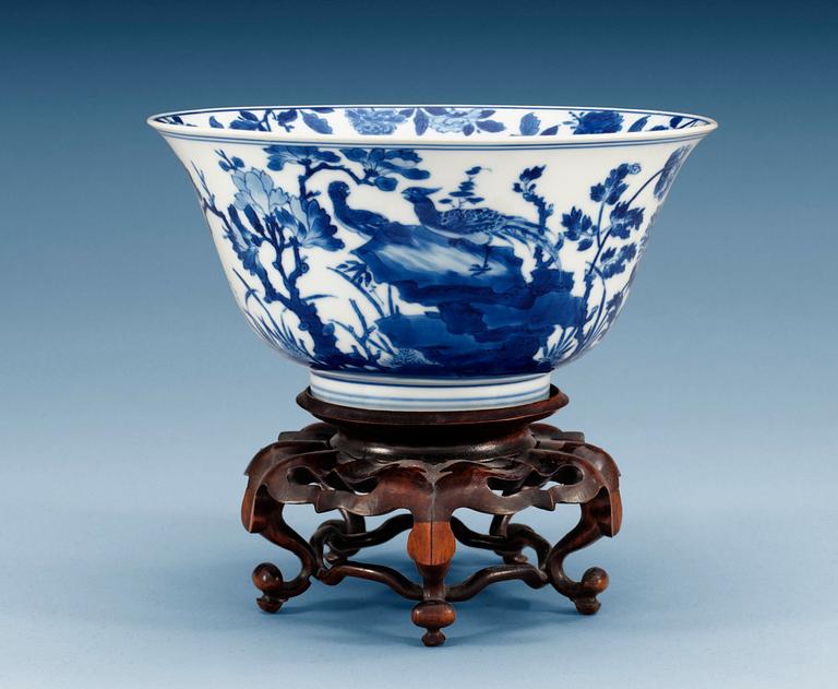 A blue and white bowl, Qing dynasty, Kangxi (1662-1722).