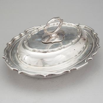 KAROTT MED LOCK, silver, England 1915. Vikt ca 1338 gram.