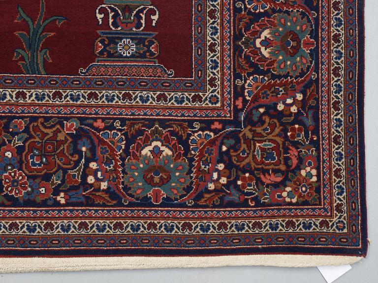 SEMI-ANTIQUE KASHAN. 204 x 132 cm.