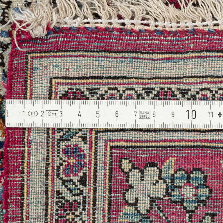 Carpet, a silk keshan, 193 x 132 cm.