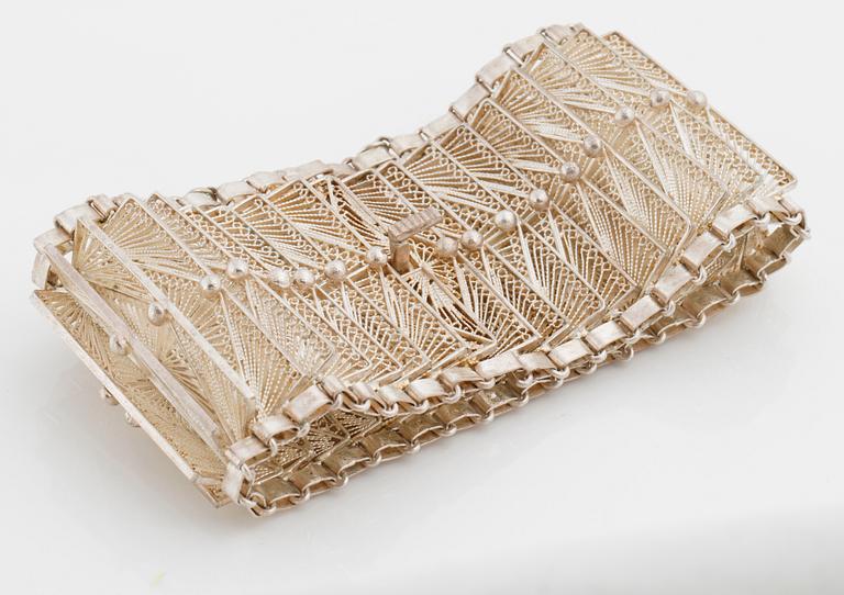 ARMBAND.