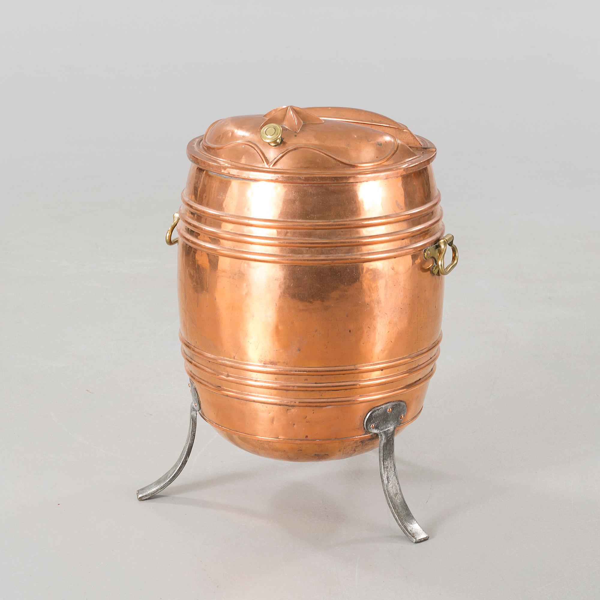 A water barrel from around year 1900.