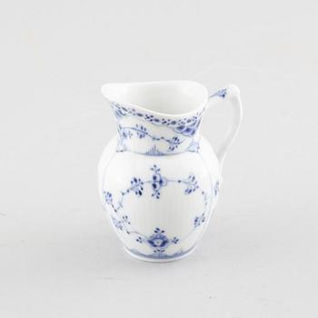 A porcelain coffee set of 29 pcs, 'Musselmalet', Royal Copenhagen, Denmark, first half of the 20th century.