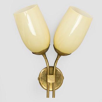 Paavo Tynell, a mid-20th century '9452' wall light for Idman.