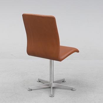 Arne Jacobsen, skrivbordsstol, "Oxford", Fritz Hansen, Danmark, daterad 2003.