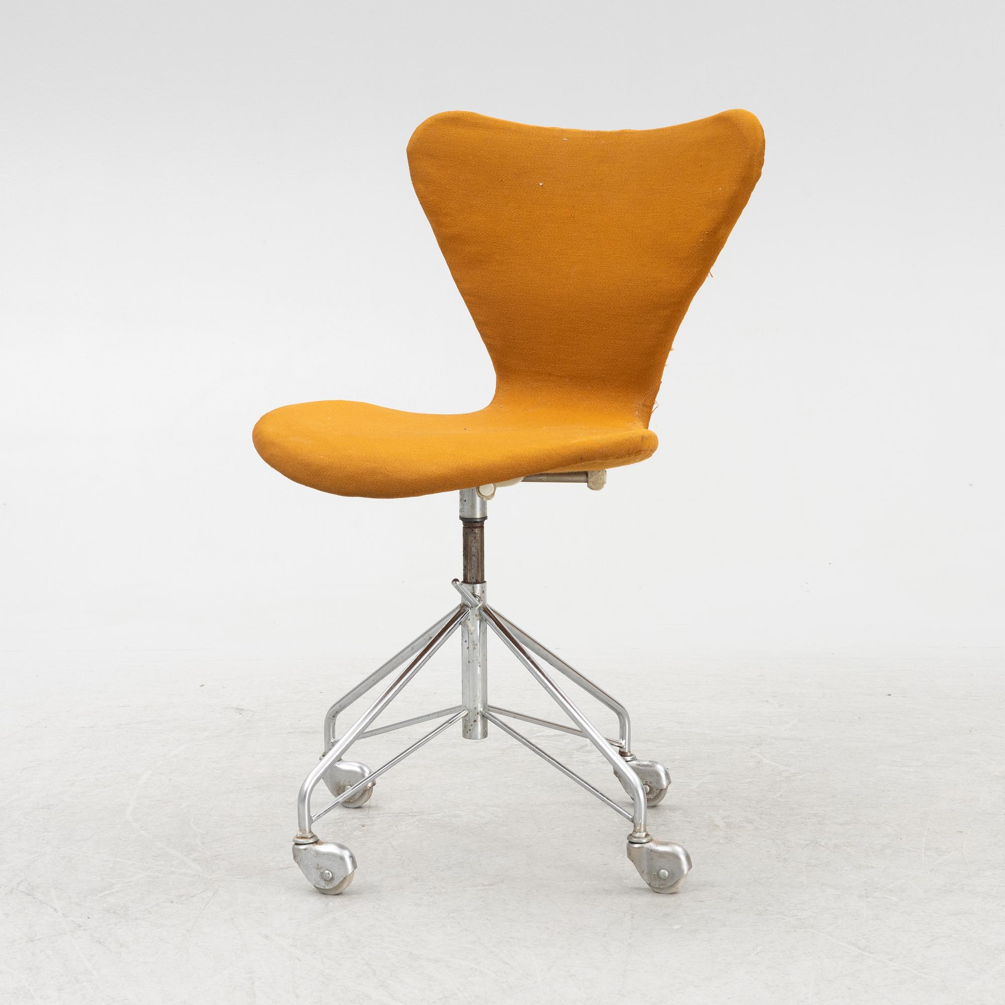 Arne Jacobsen, skrivbordsstol "Sjuan", Fritz Hansen Danmark, 1950-60-tal.