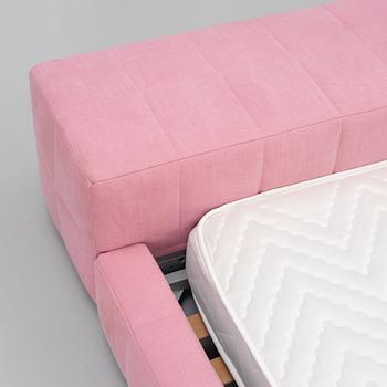 Giuseppe Viganò, a "Squaring" bed, Bonaldo, Italy.