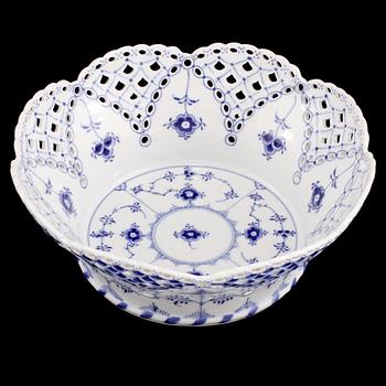 SKÅL, porslin, "Musselmalet", Royal Copenhagen, 1900-talets andra hälft.