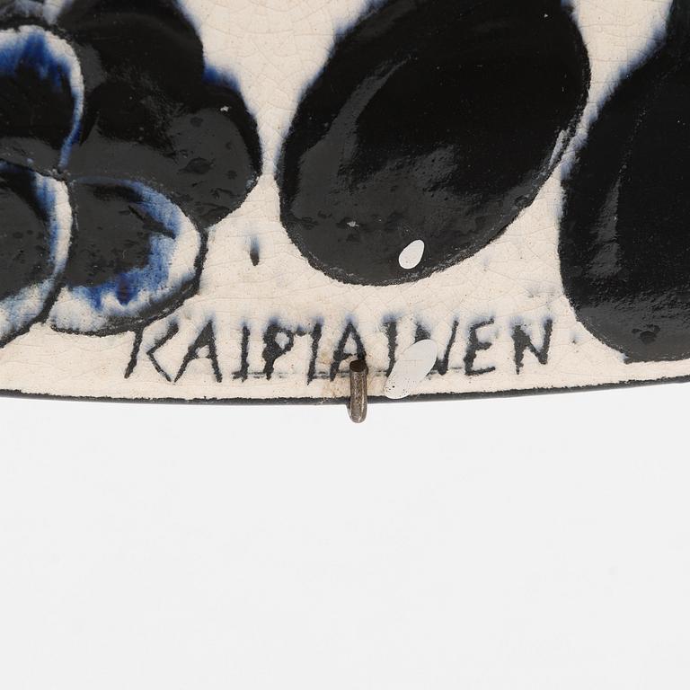 Birger Kaipiainen, a stoneware decorative plate signed Kaipiainen.