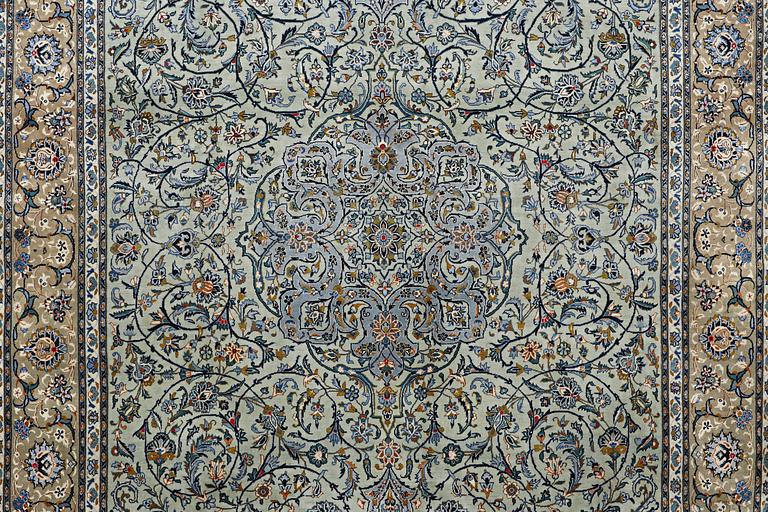 A carpet, Kashan, c. 419 x 277 cm.