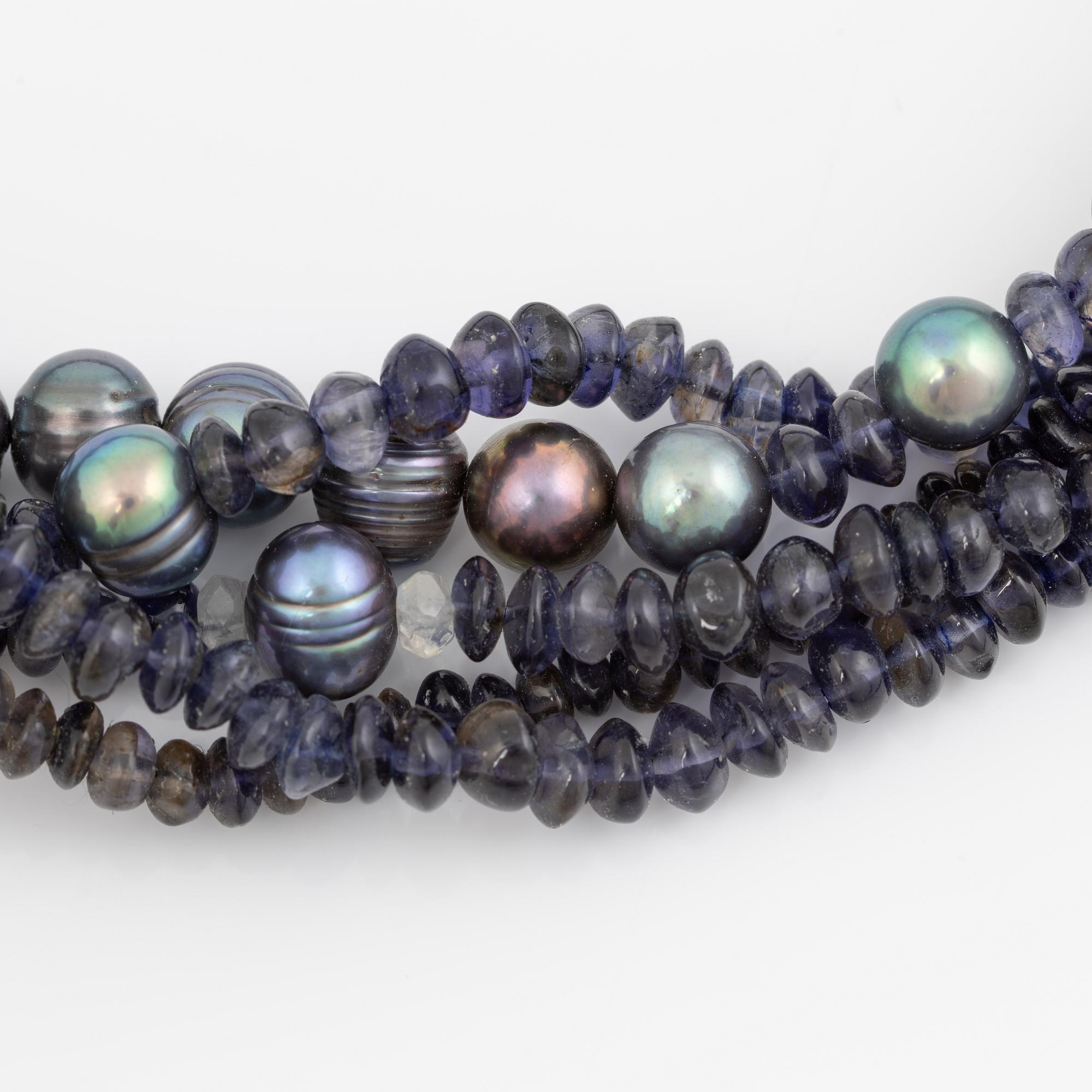 An Ole Lynggaard clasp 18K gold with five-row collar.