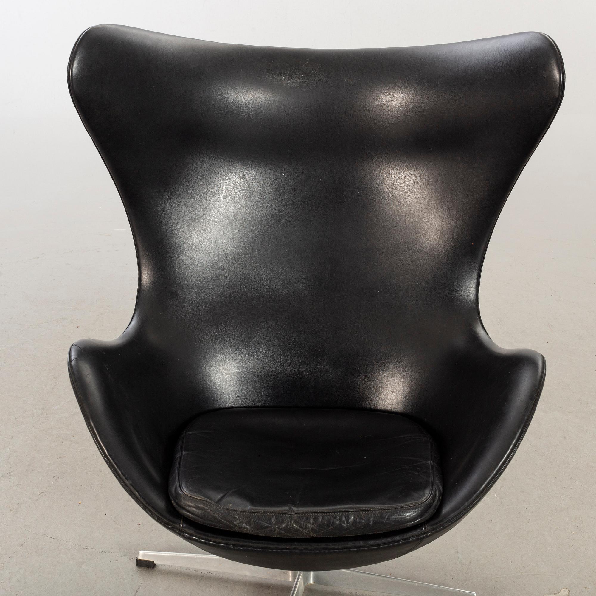 ARNE JACOBSEN, fåtölj "Ägget"  för Fritz Hansen, 1960-70-tal.