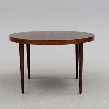 A dining table with four chairs by Poul Hundevad, latter part of 20th century.