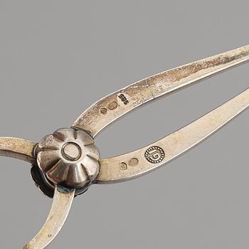 A sugar tongs from Georg Jensen, early 20th century.