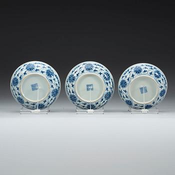 A set of three blue and white lotus dishes, Qing dynasty, 19th Century with Daoguangs seal mark i underglaze blue.