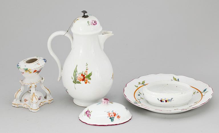 PARTI PORSLIN, 4 delar, rokokostil, bl a Meissen, 1800-tal.