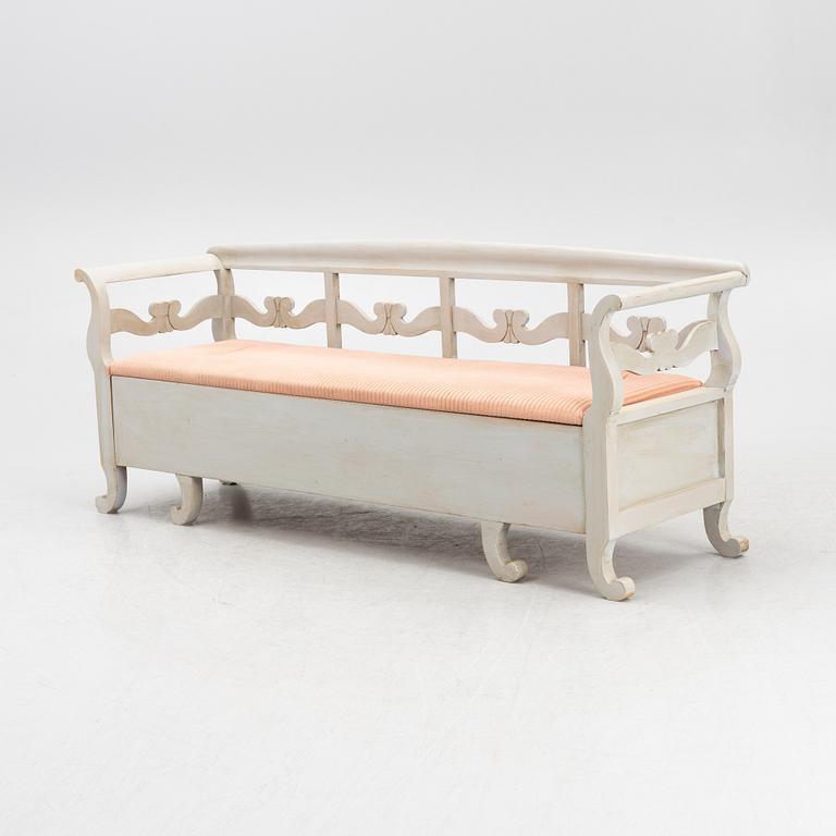 Soffa, sent 1800-talets mitt.