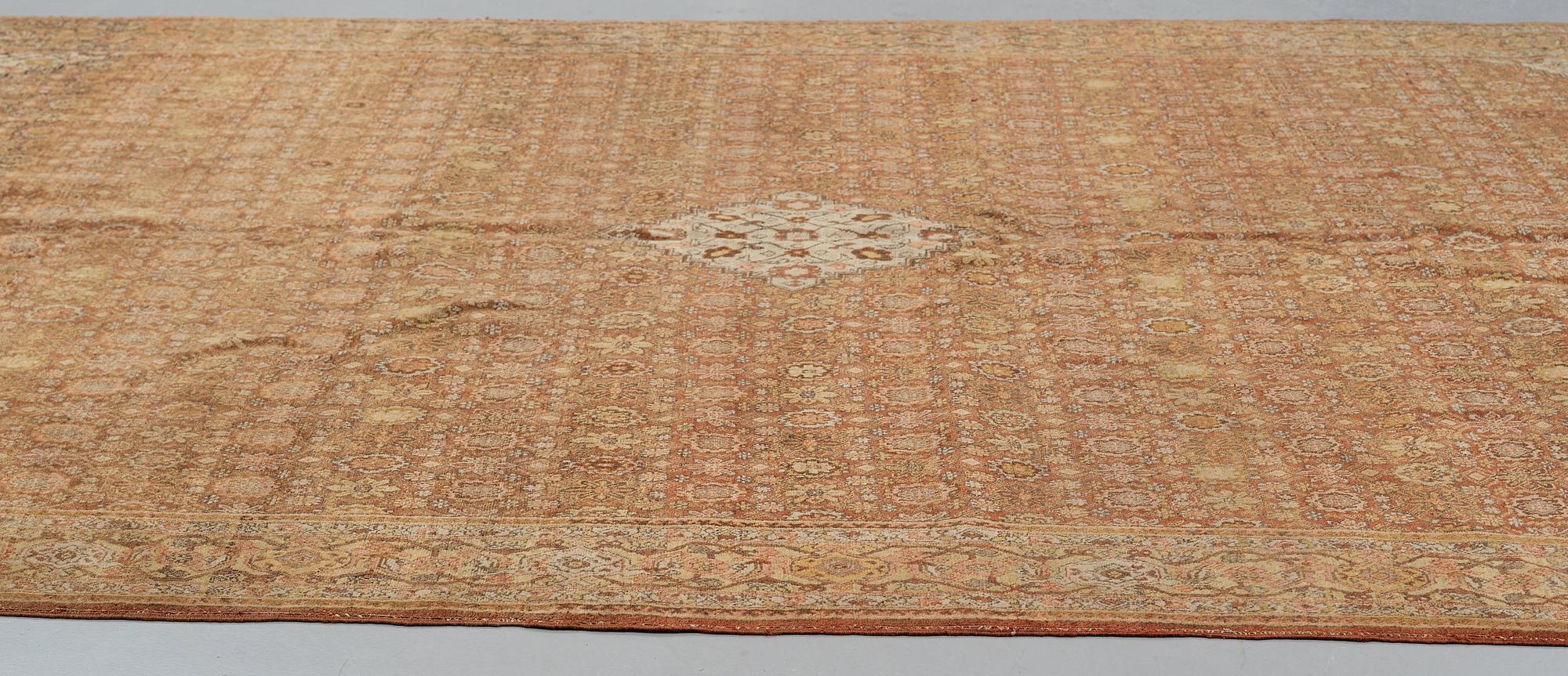 MATTA, antik Täbris, ca 378,5-381,5 x 268,5 cm.