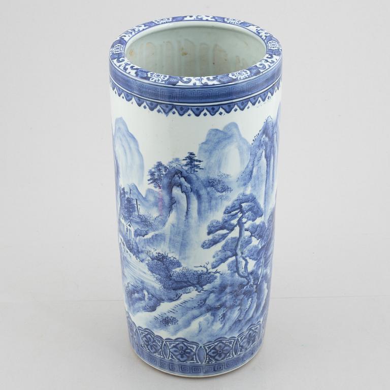 A blue and white porcelain vase/umbrella stand, China, 20th century.