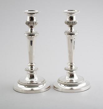 LJUSSTAKAR, 1 par, nysilver, gustaviansk stil, 1900-talets första hälft.