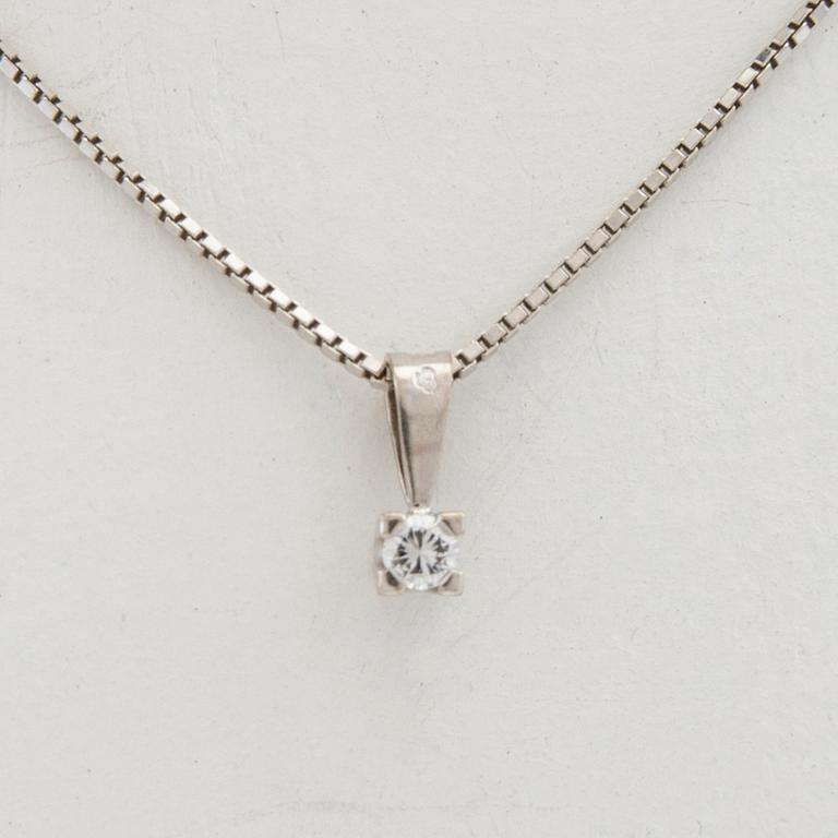 Necklace 18K white gold with a round brilliant-cut diamond.