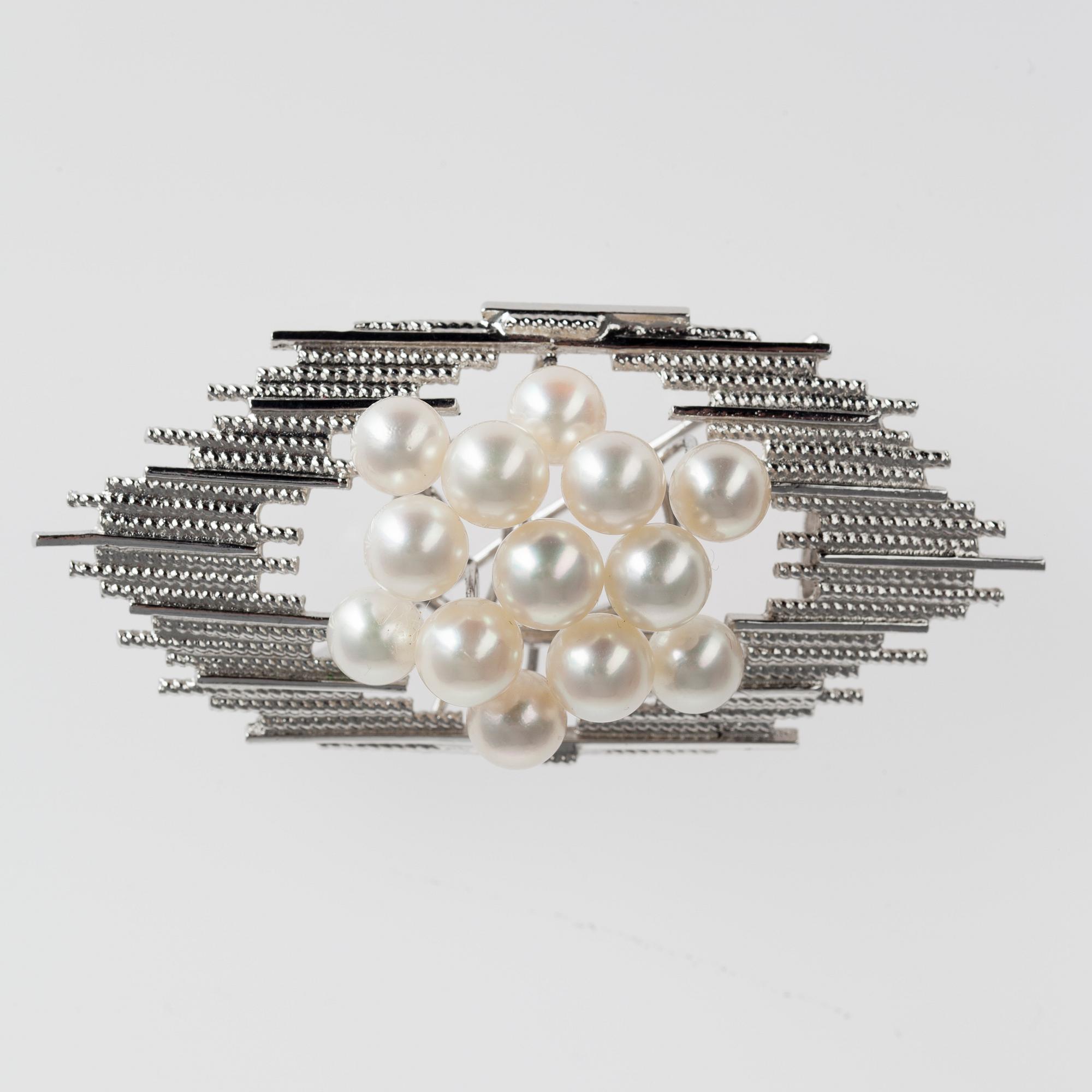 BROSCH, silver och pärlor, Chappell Jeweller. Vikt 17,4 g.