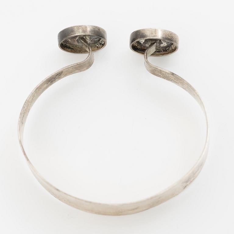 Åke Lindström för Bengt Hallberg, armring, silver.