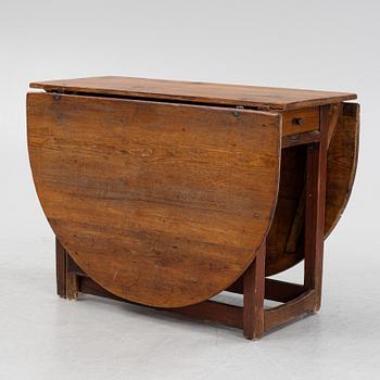 A pine gate-leg table, 19th Century.