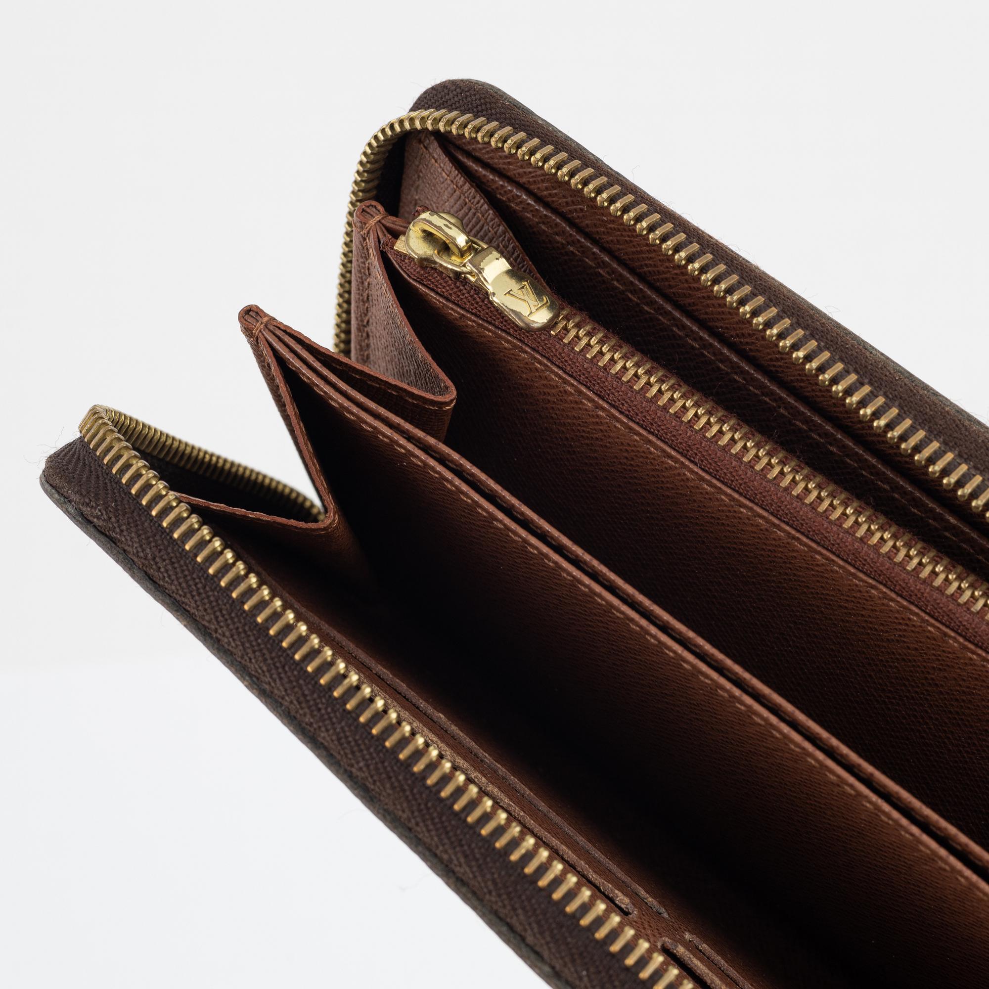 Louis Vuitton, A monogram canvas 'Zippy' wallet, 2009.