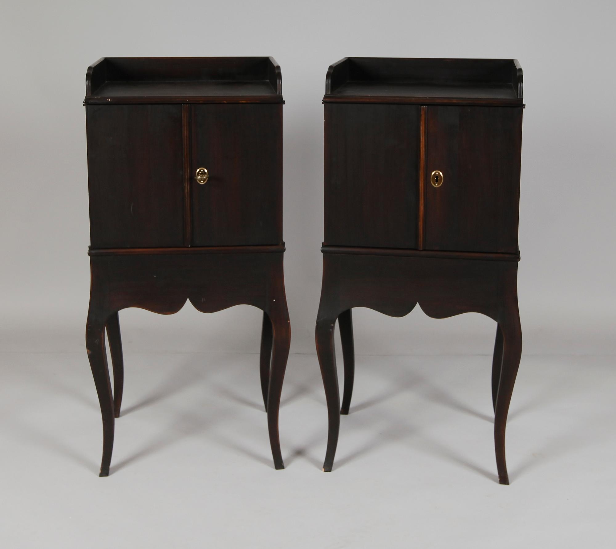 POTTSKÅP, 1 par, rokokostil, för Nationalmuseum, 1900-talets andra hälft.