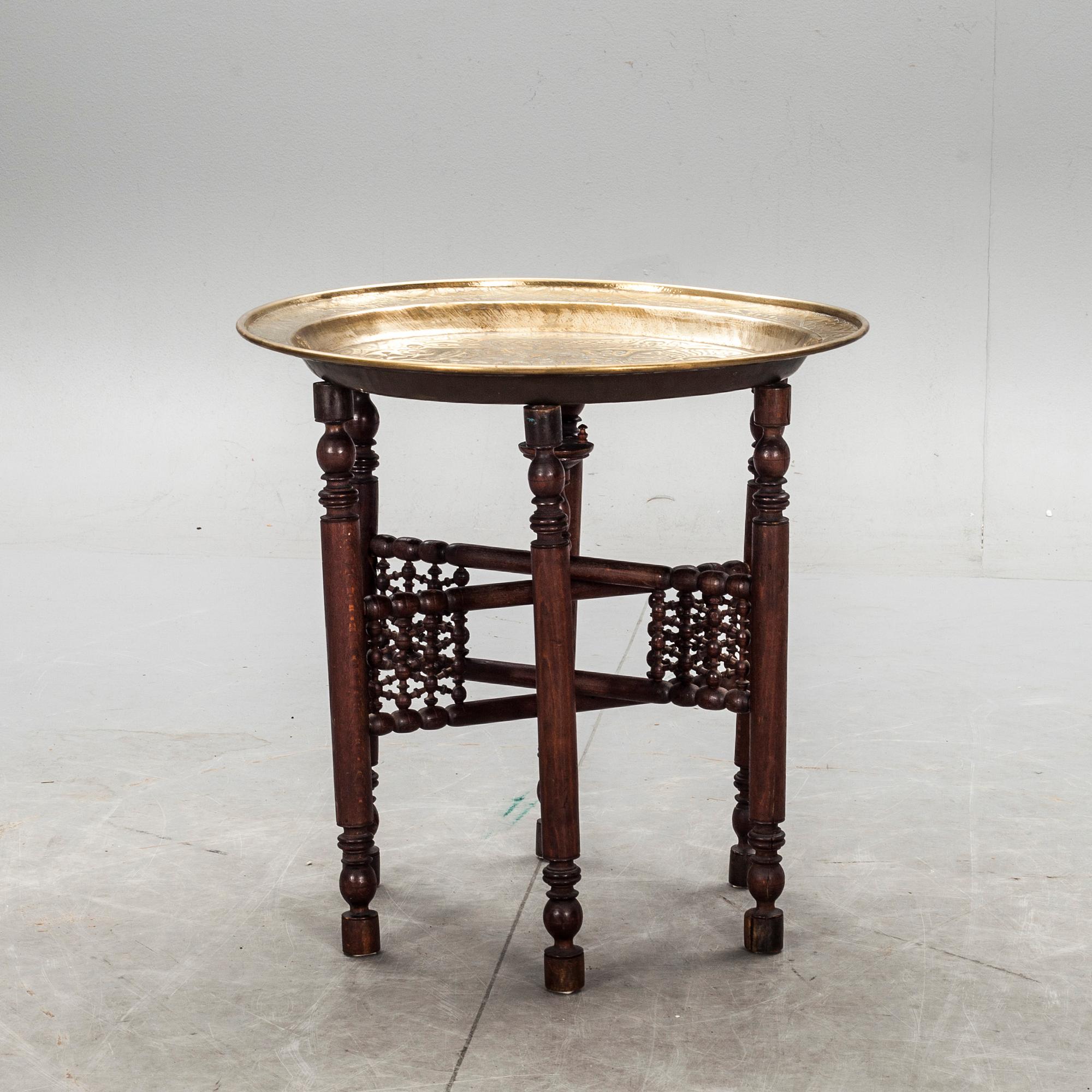 RÖKBORD, orientaliskt, 1900-tal.