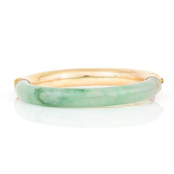 ARMBAND, jade och 14 k guld. Total vikt 36 gr.