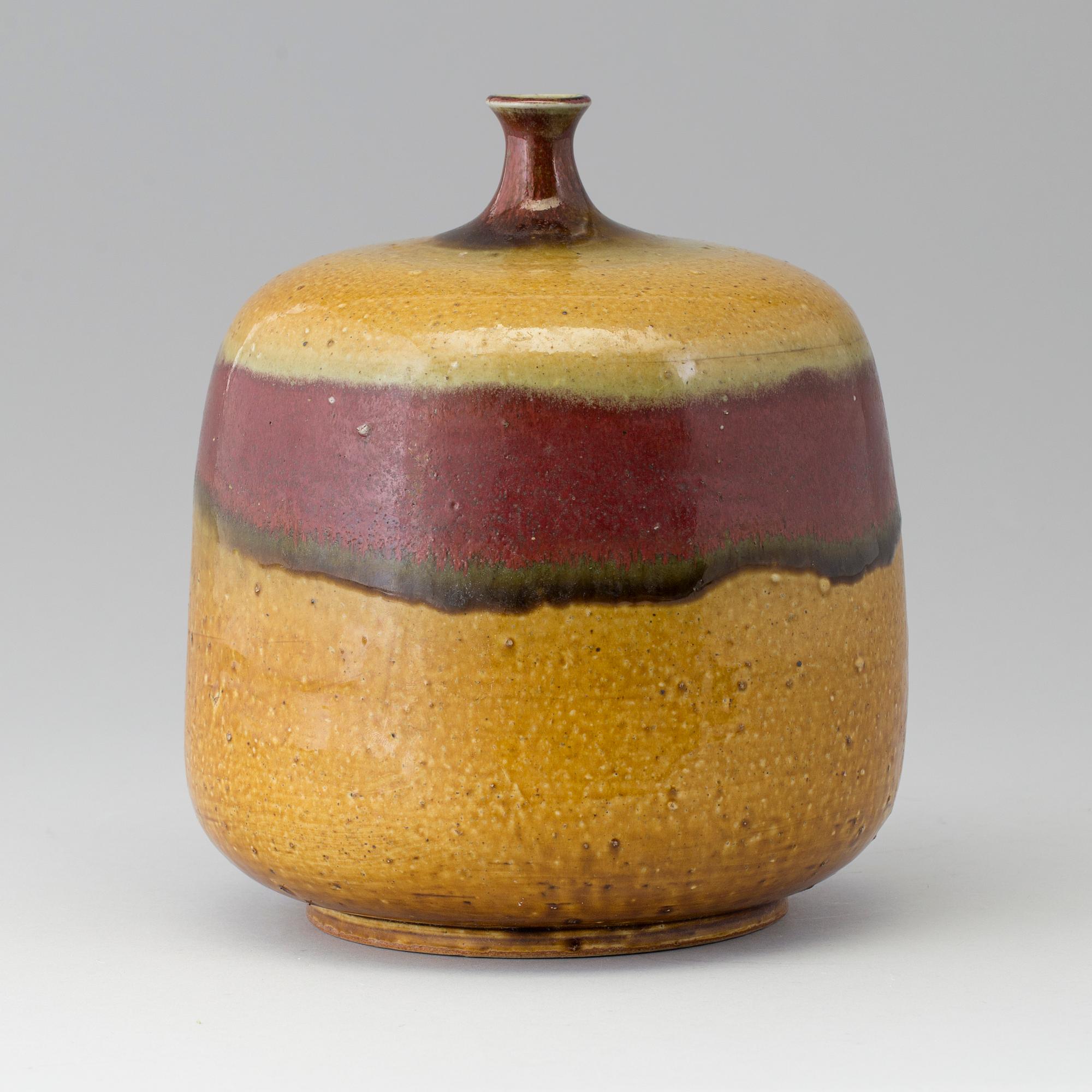 SVEN HOFVERBERG, a stoneware vase, signed SH. - Bukowskis