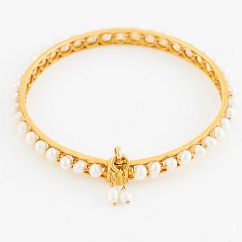 Arm ring, 18K gold with pearls.