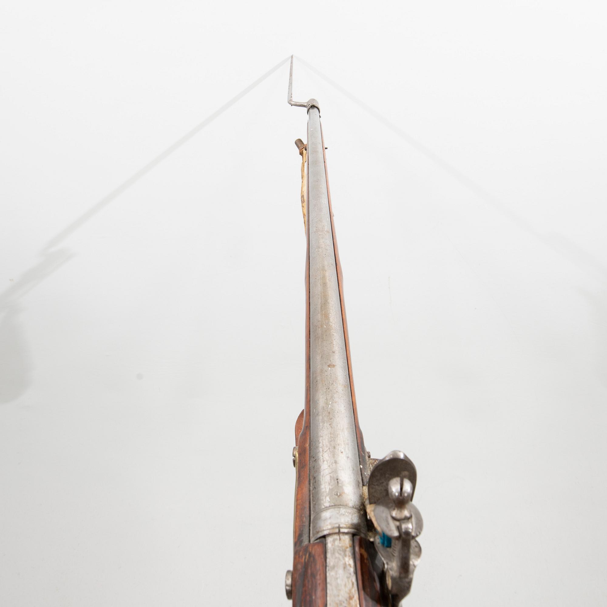 Flintlock musket, British model 1794 with bayonet, Swedish so-called subsidy rifle.