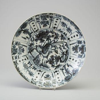 A larhe blue and white dish, Swatow, Ming dynasty (1368-1644).