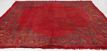 An antique Ushak carpet, West Anatolia, approx. 327 x 250.
