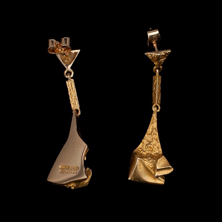 ÖRHÄNGEN, guld, 14K, "Scarlett" Björn Weckström, Lapponia 2004. Vikt 7,8 g.