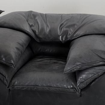 A PAIR OF "MONZA" LEATHER ARMCHAIRS BY EILERSEN.