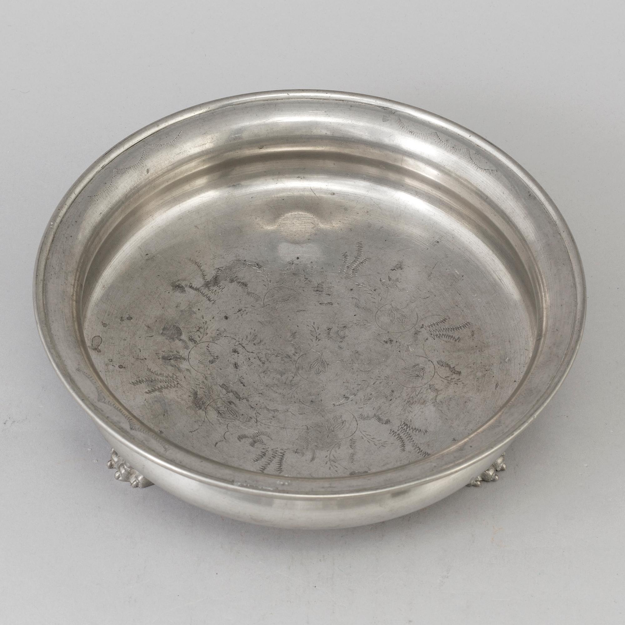 a pewter bowl by Anna Petrus for Firma Svenskt Tenn 1928.