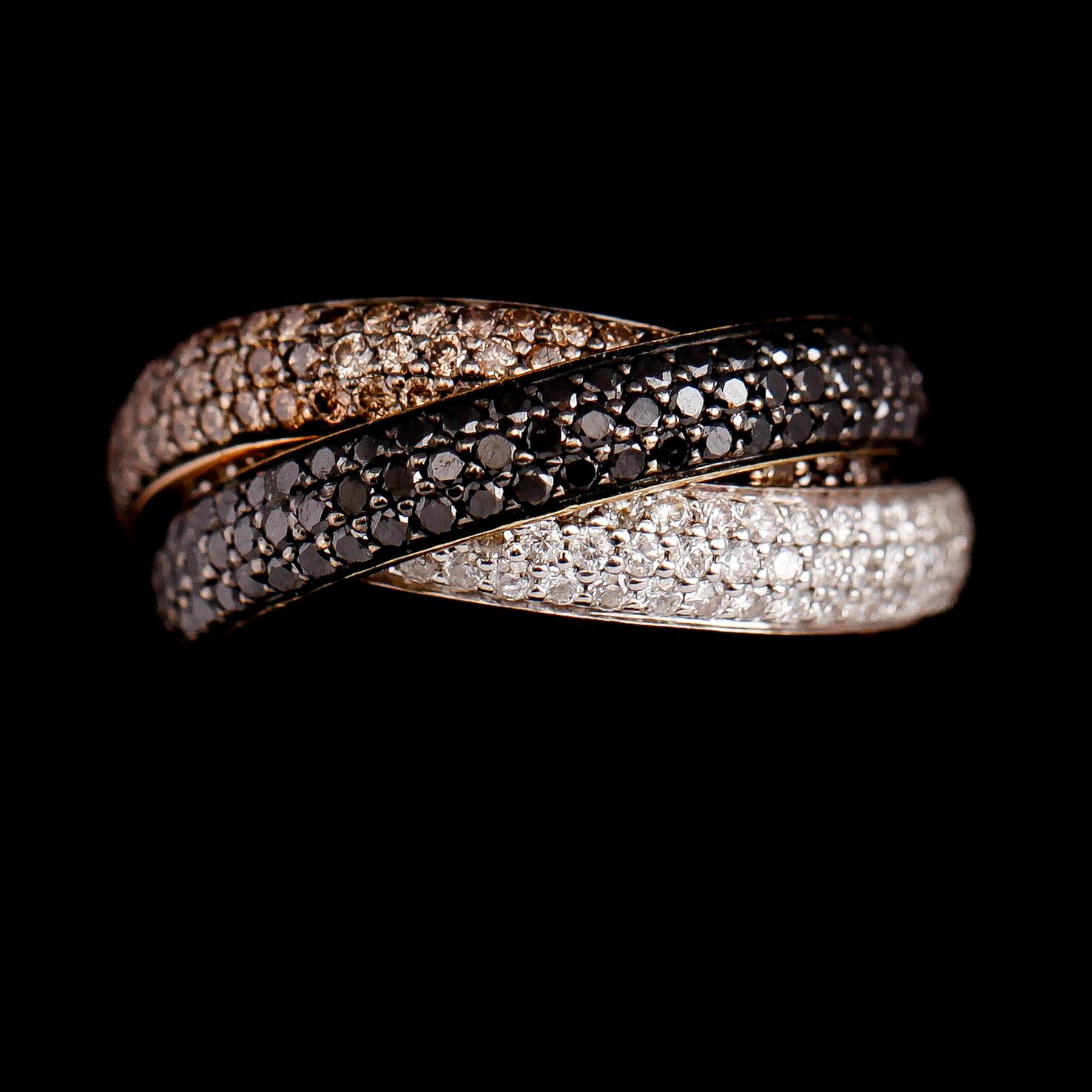 RING, 18 k flerfärgat guld, briljantslipade olikfärgade diamanter tot 4.49 ct.