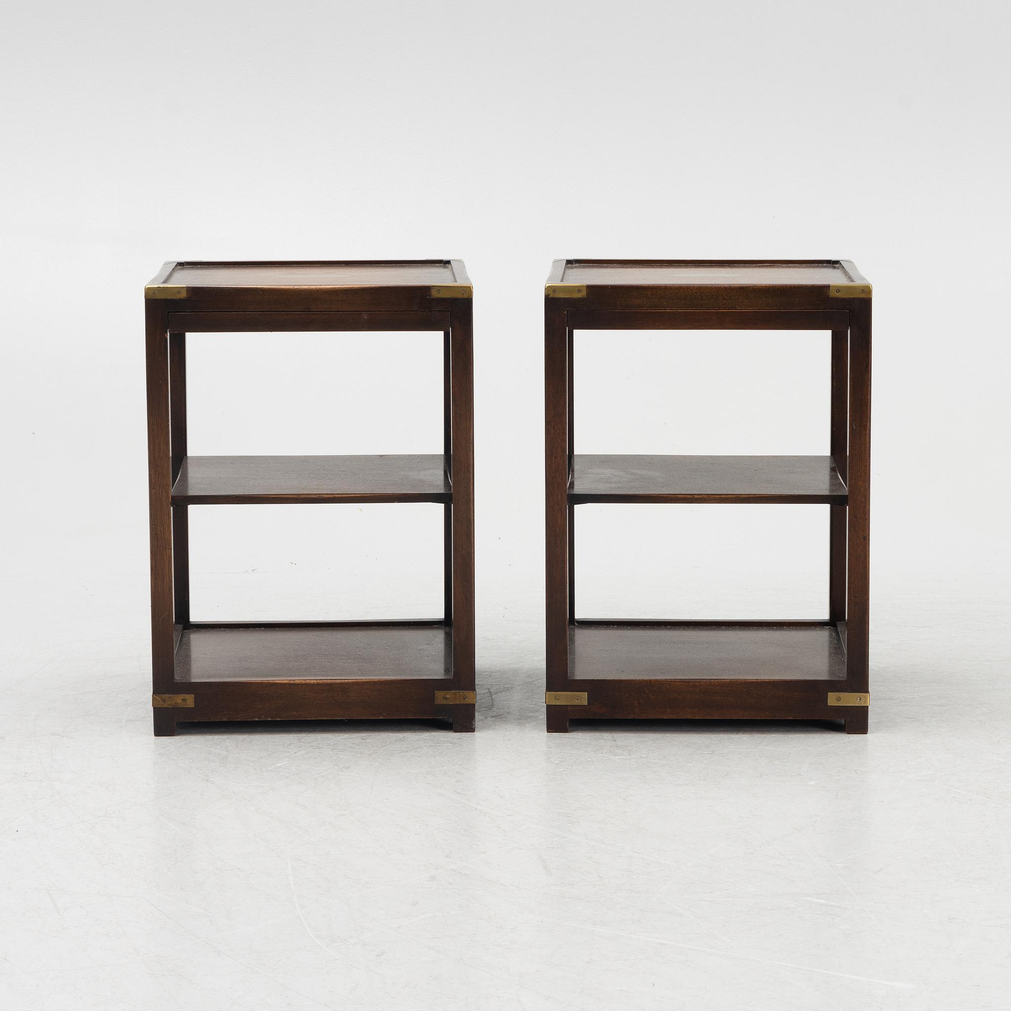 Sängbord, ett par, engelsk stil, 900-talets andra hälft.