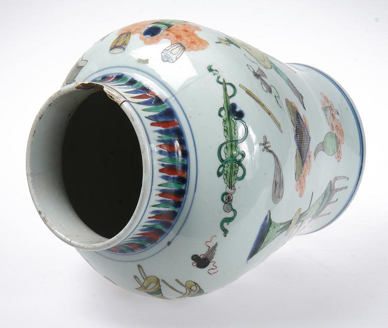 A Transitional wucai jar, 17th Century.