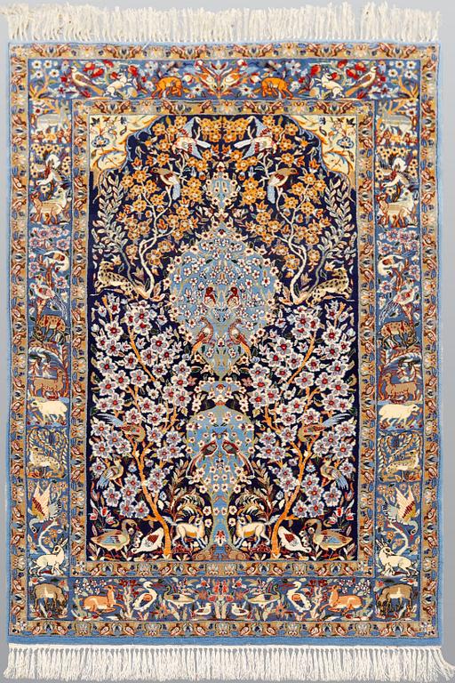 A part silk Esfahan rug, 170 x 108 cm.