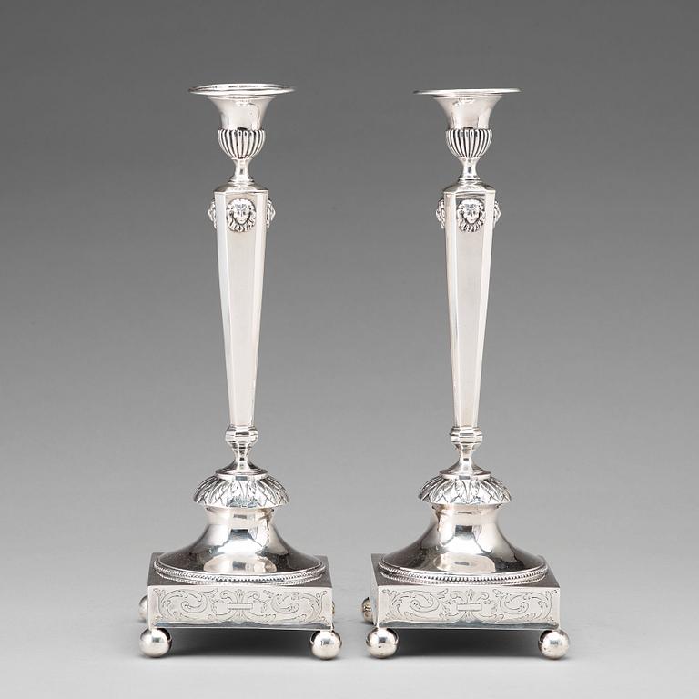 Olof Hellbom, ljusstakar, ett par, silver, Stockolm 1798, sengustavianska.